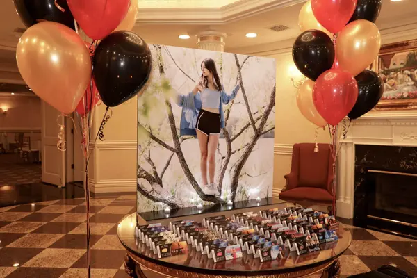 Blowup Photo Seating Card Display