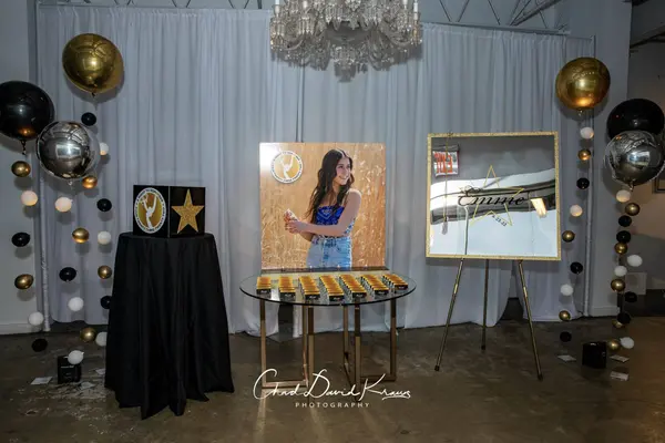 Emme Themed Entrance Decor