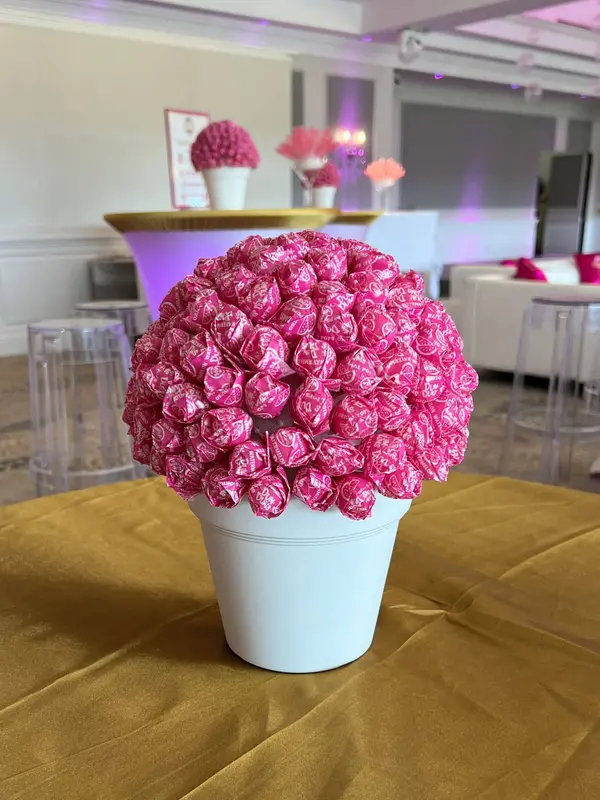 Dum Dum Centerpiece