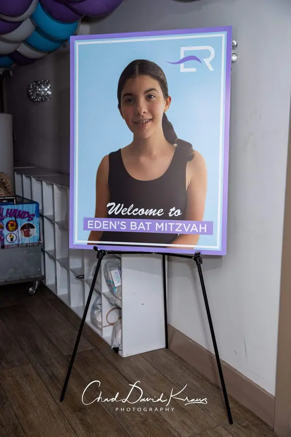 Blowup Photo Welcome Sign